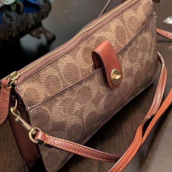 O2 COACH Noa Pop Up Messenger in Signature Canvas #C5369 - Picture 1 of 9